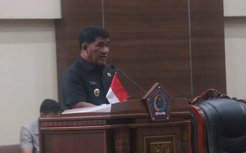 Gubernur Sulawesi Utara Yulius Selvanus